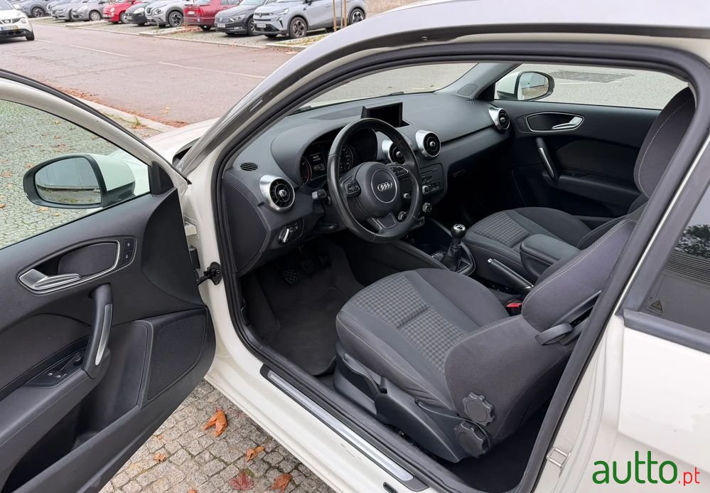 2011' Audi A1 photo #5