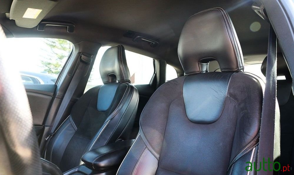 2015' Volvo V40 1.6 D2 Eco R-Design photo #2