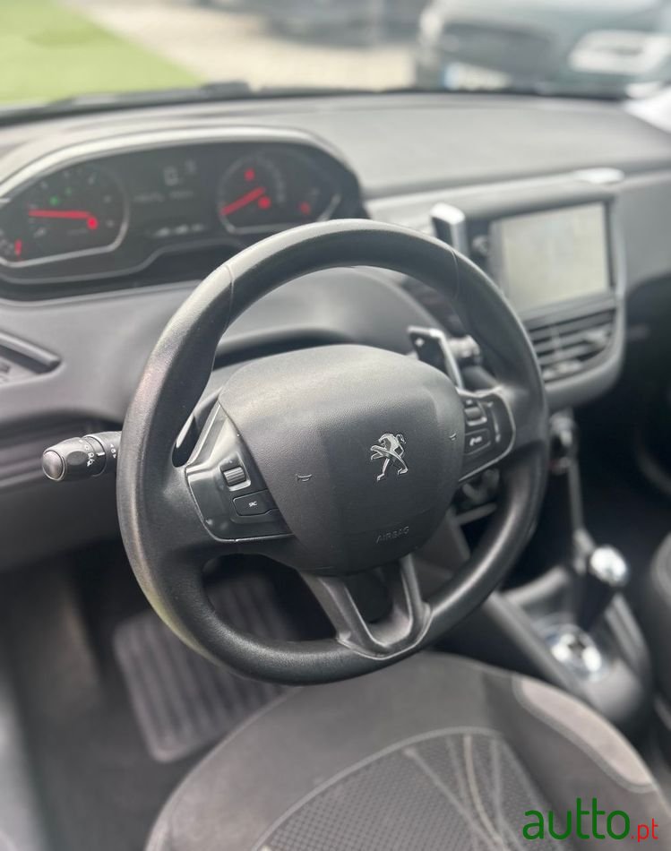 2013' Peugeot 208 photo #4