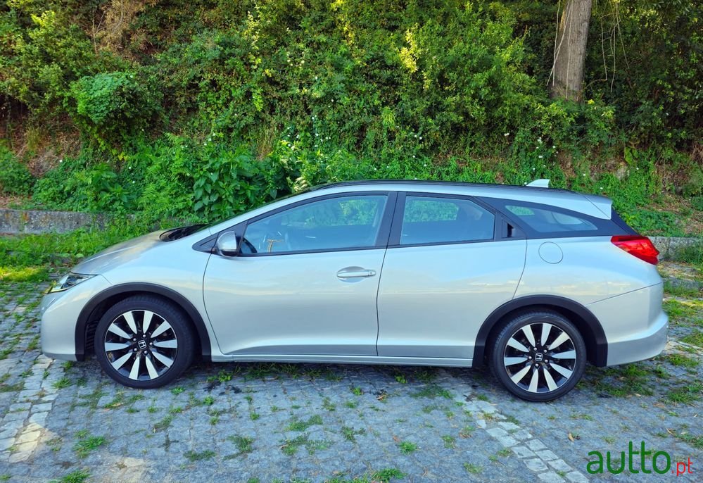 2016' Honda Civic Tourer photo #4