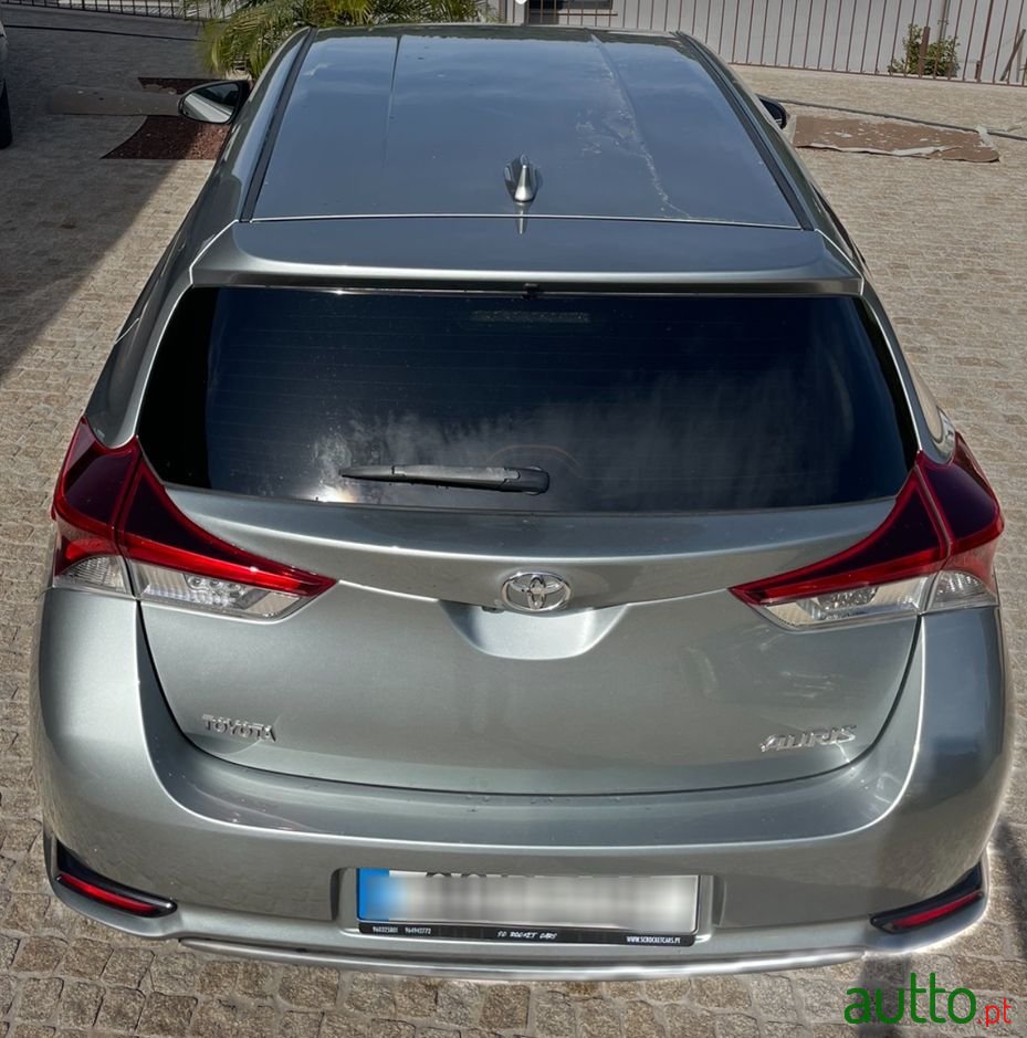 2015' Toyota Auris photo #1