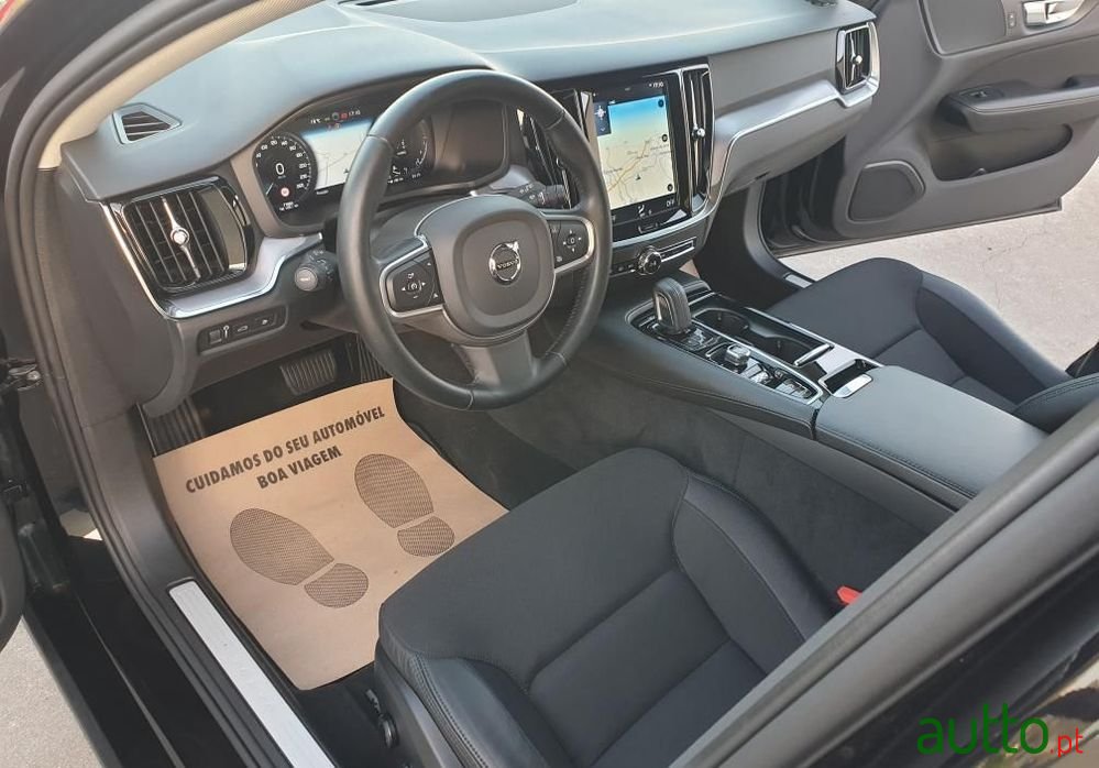 2020' Volvo V60 photo #5