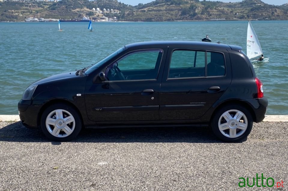 2005' Renault Clio photo #3