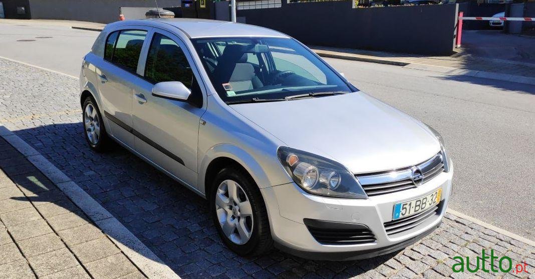 2005' Opel Astra photo #3