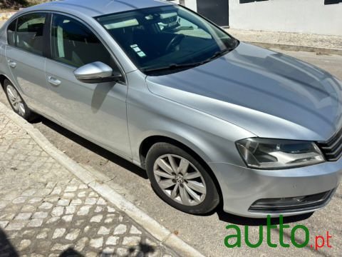 2011' Volkswagen Passat photo #1