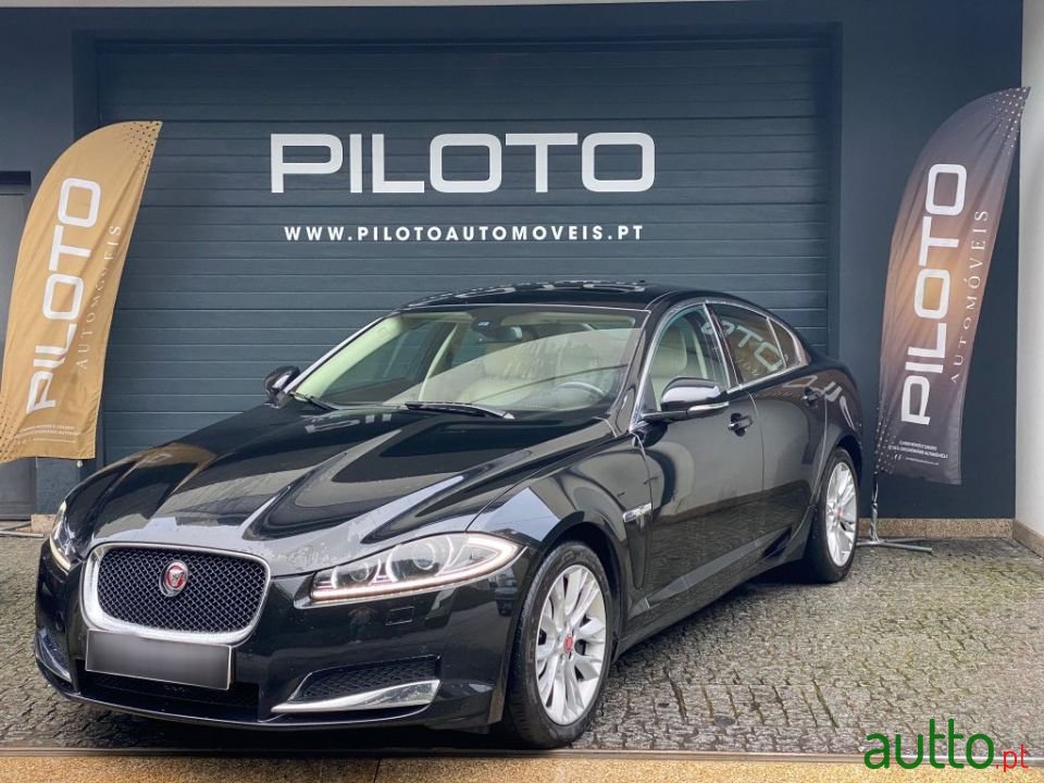2014' Jaguar XF photo #2