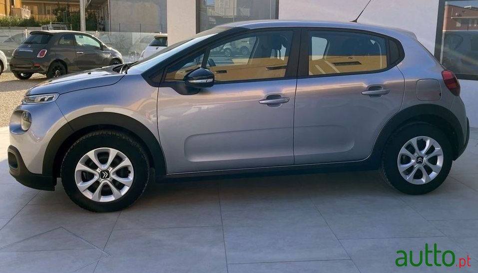2019' Citroen C3 1.2 Puretech Feel photo #2