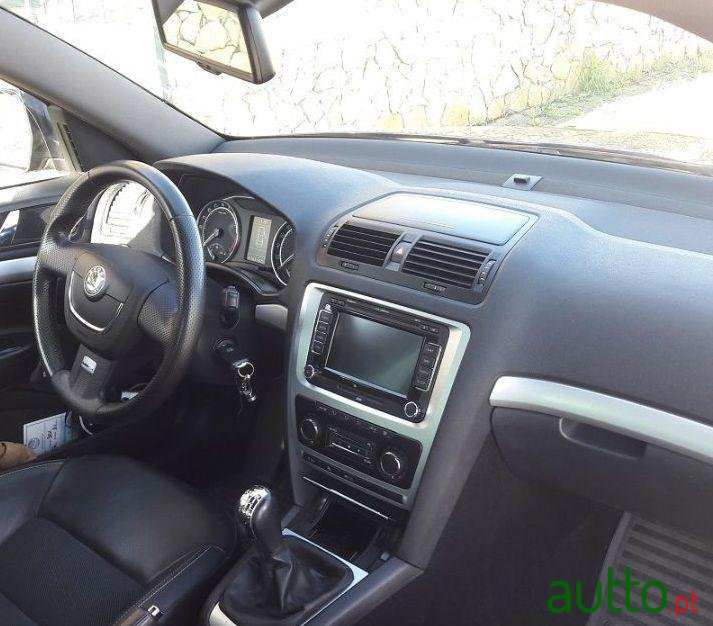 2010' Skoda Octavia Break photo #1