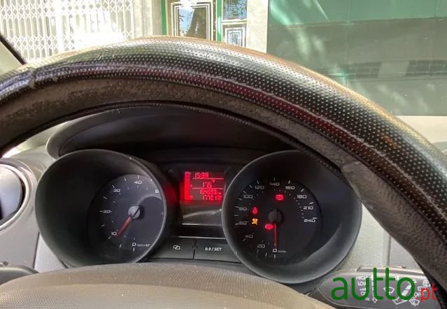 2011' SEAT Ibiza photo #5