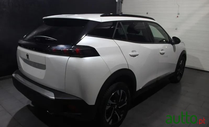 2021' Peugeot 2008 photo #3