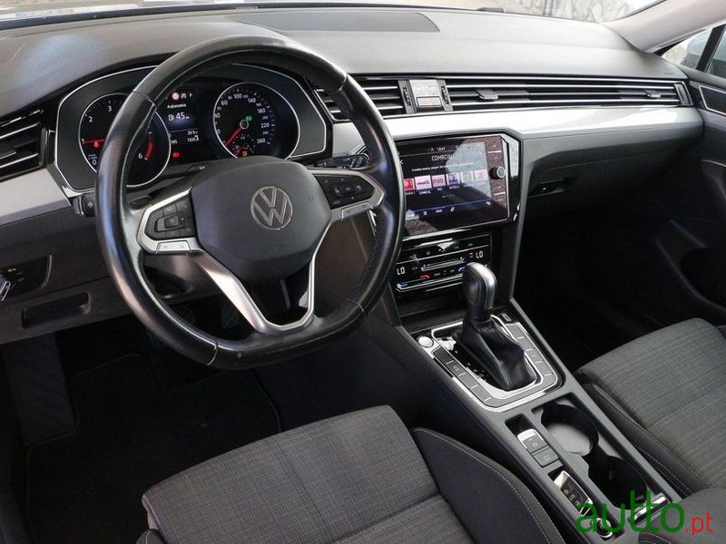 2021' Volkswagen Passat Variant photo #2