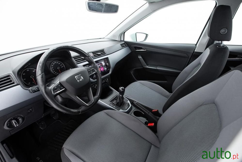 2019' SEAT Arona 1.6 Tdi Style photo #5