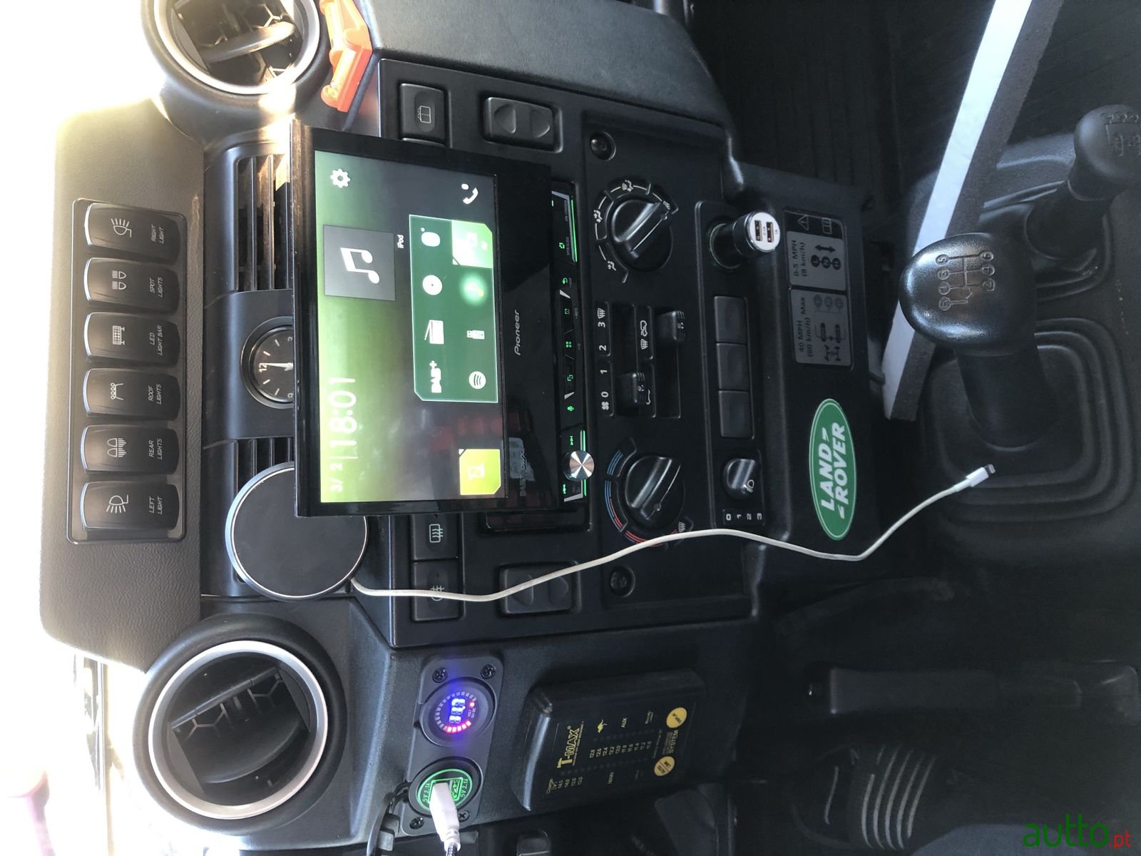 2014' Land Rover Defender 110 photo #7