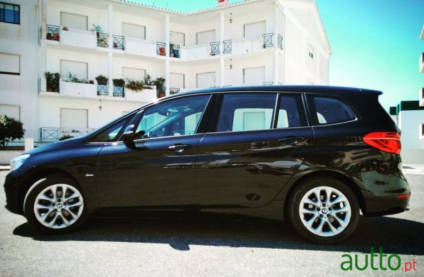 2017' BMW 216 Gran Tourer photo #2