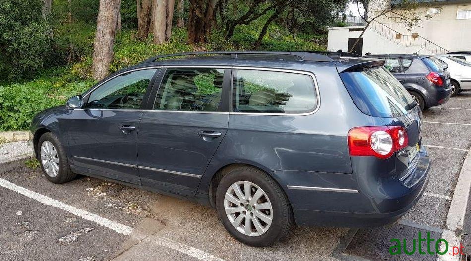 2009' Volkswagen Passat Variant photo #2