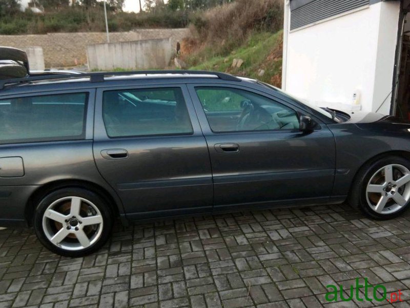 2003' Volvo V70 2.5 T Premium photo #3