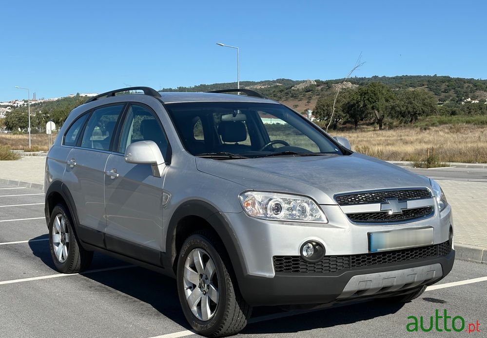 2008' Chevrolet Captiva 2.0 Vcdi Seven 7L photo #4