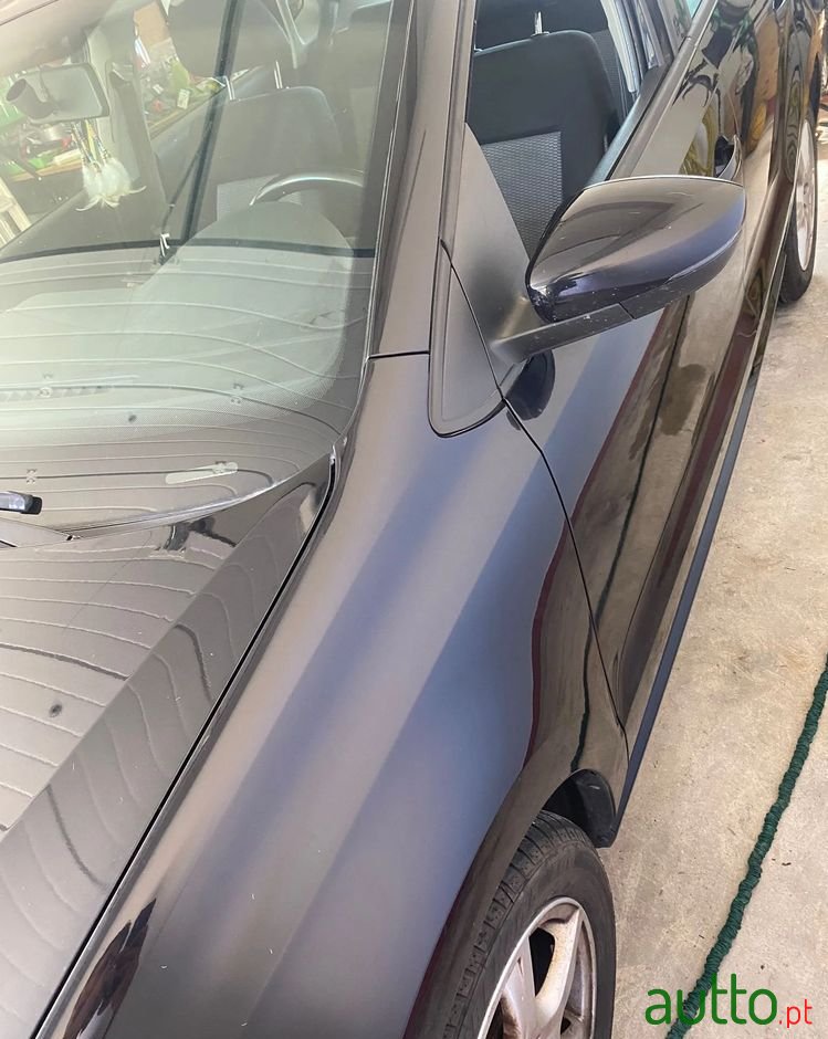 2015' Volkswagen Polo photo #4