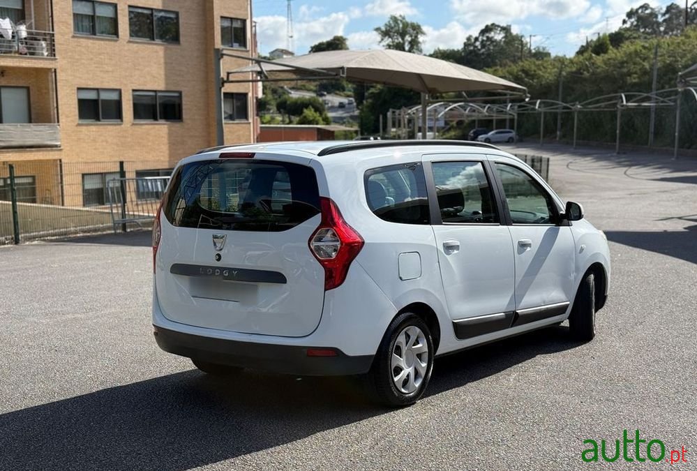 2013' Dacia Lodgy photo #6