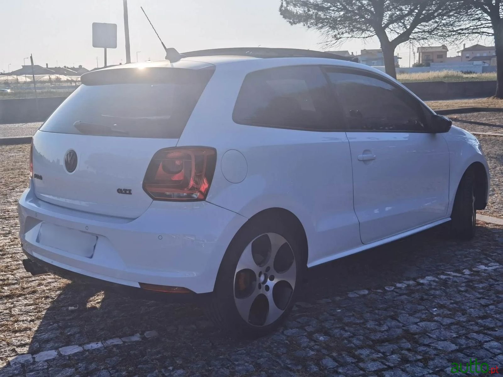 2011' Volkswagen Polo photo #5