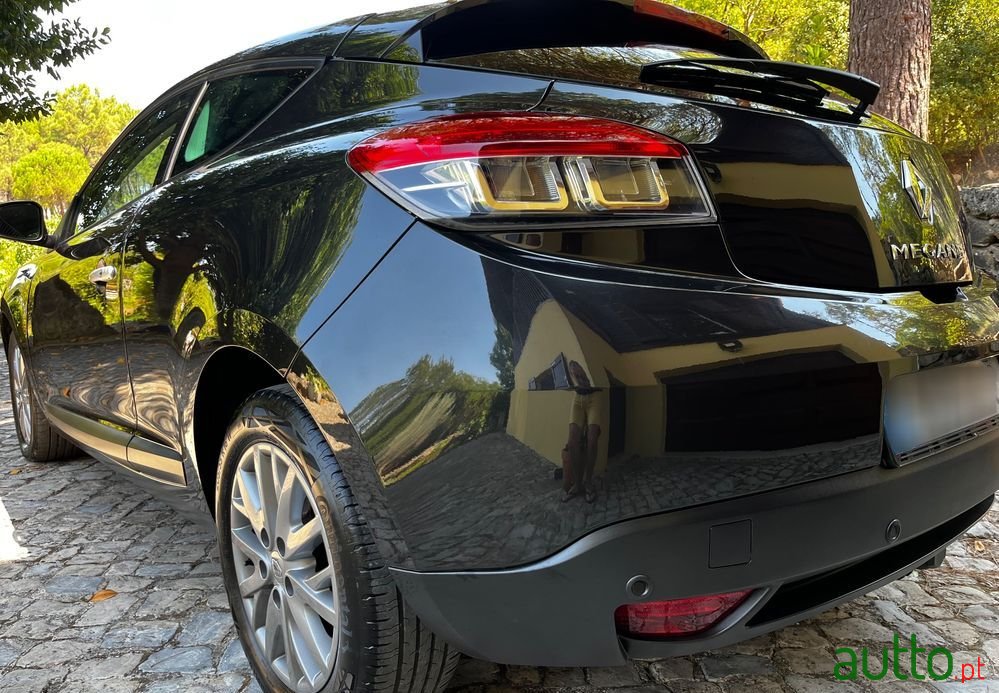 2010' Renault Megane photo #4