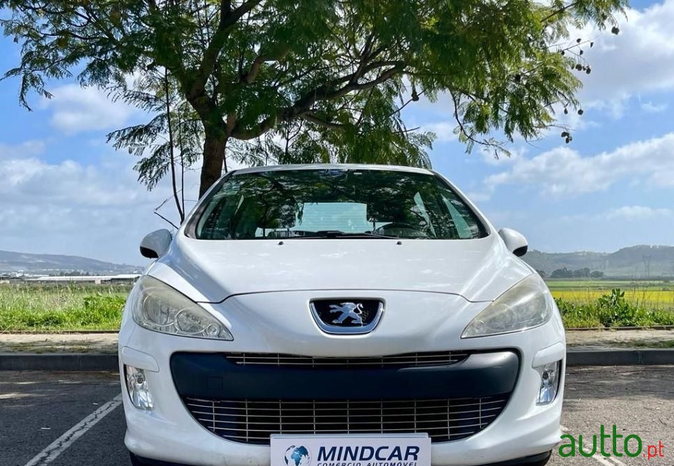 2011' Peugeot 308 photo #2