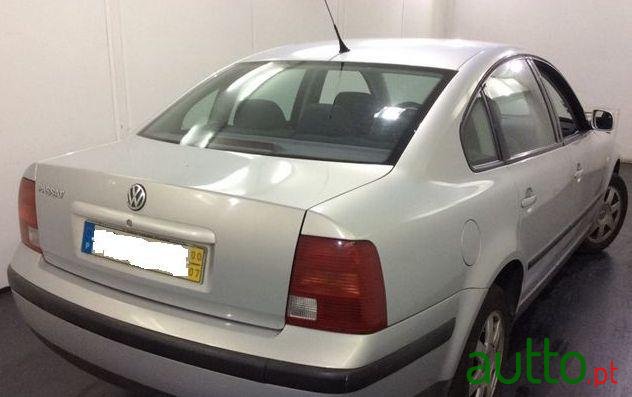 2000' Volkswagen Passat photo #2