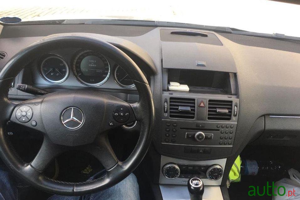 2010' Mercedes-Benz 220 Cdi Avangard photo #3