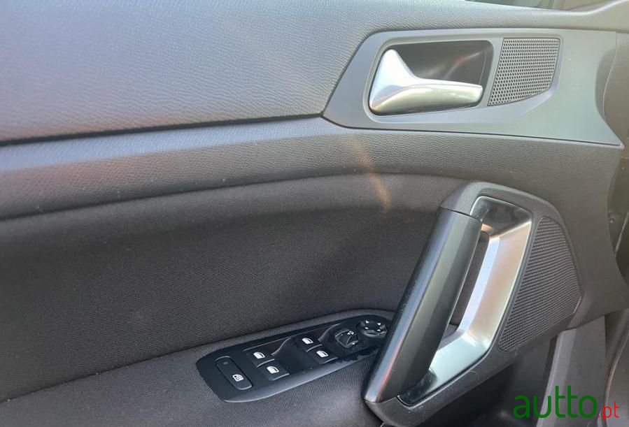 2016' Peugeot 308 photo #5