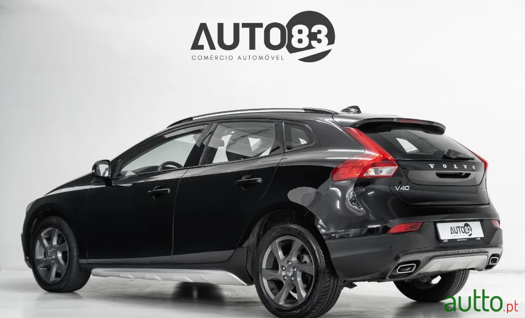 2013' Volvo V40 Cross Country photo #4