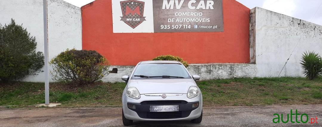 2011' Fiat Punto photo #1