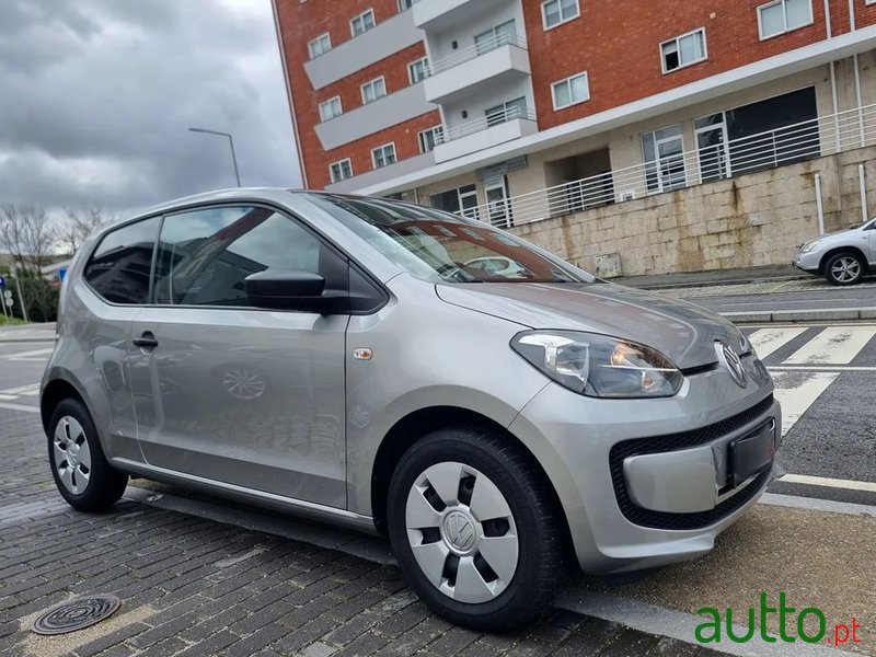 2015' Volkswagen Up! 1.0 Bluemotion Move photo #3