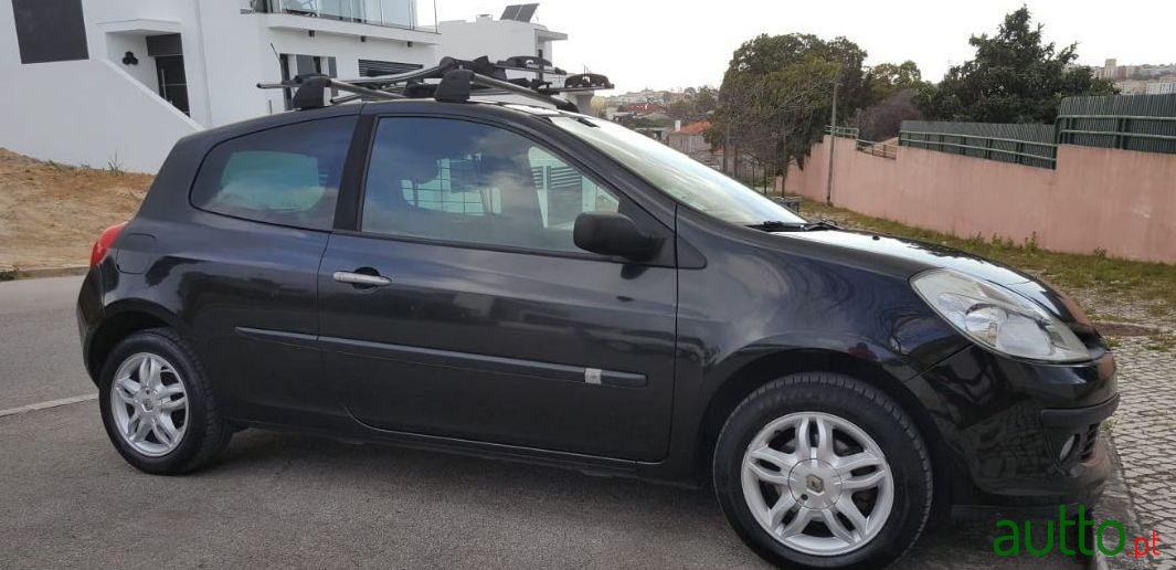 2008' Renault Clio Iii Dynamic S photo #1