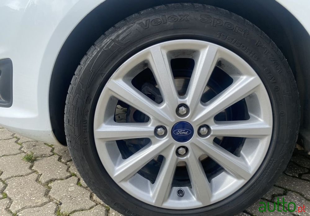 2016' Ford Fiesta photo #4