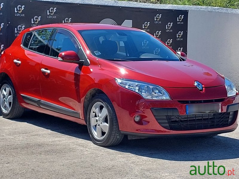 2010' Renault Megane photo #2