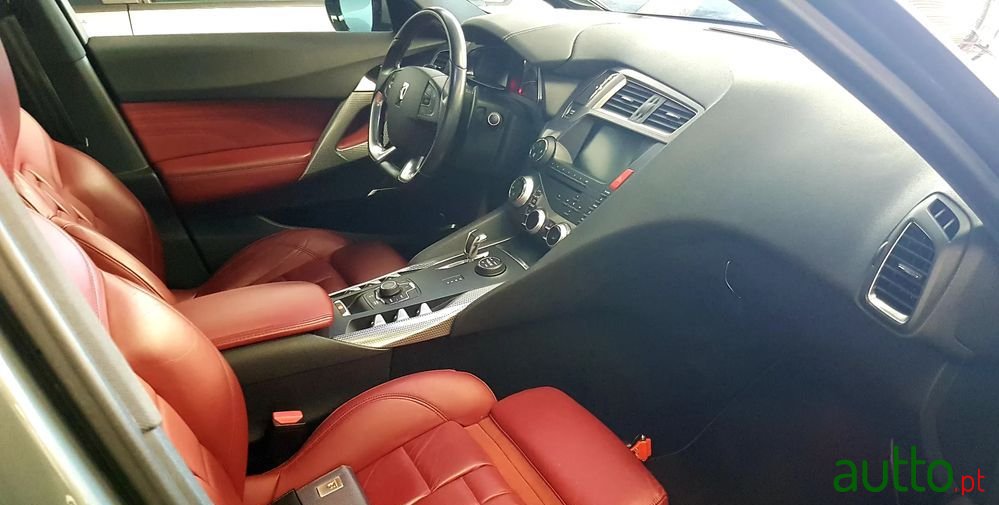2013' Citroen DS5 photo #2