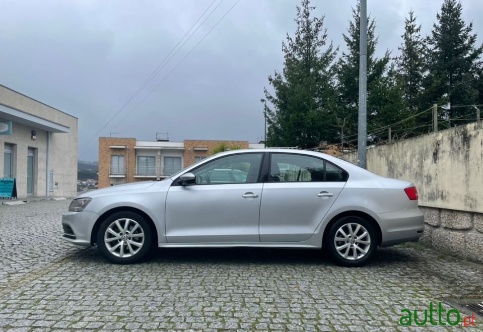 2015' Volkswagen Jetta photo #4