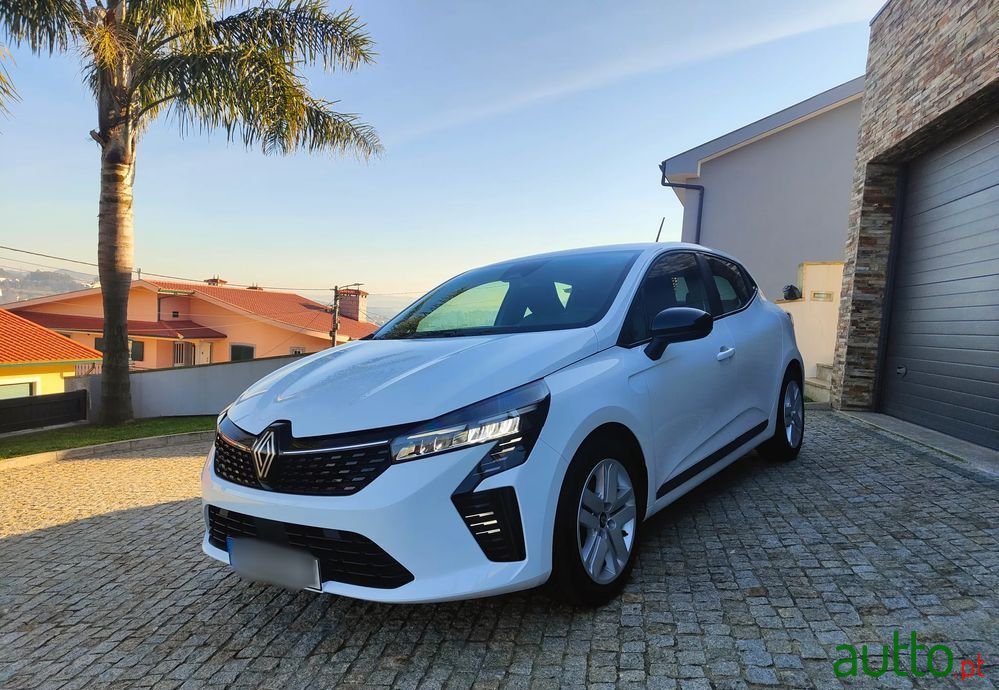 2024' Renault Clio photo #2