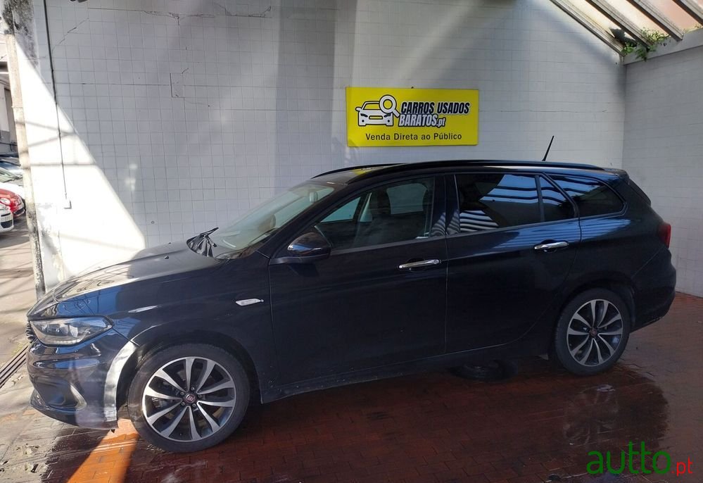 2020' Fiat Tipo Station Wagon photo #2