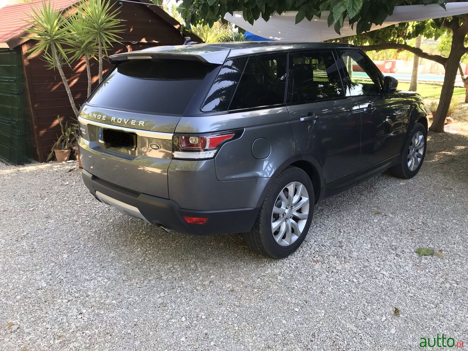 2017' Land Rover Range Rover Sport photo #2