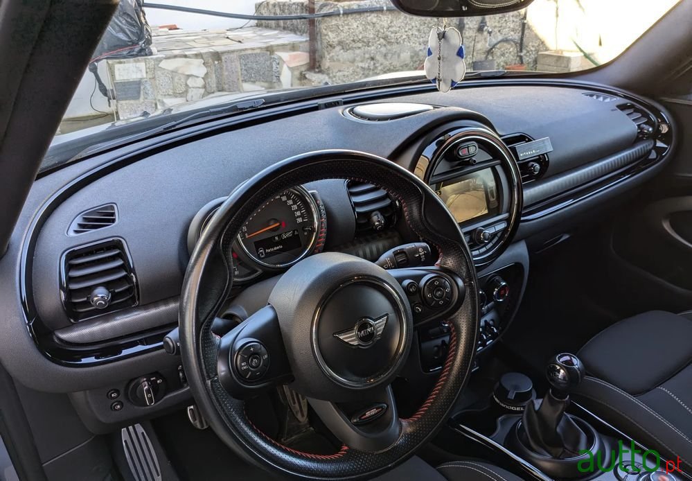 2016' MINI Clubman One D photo #4