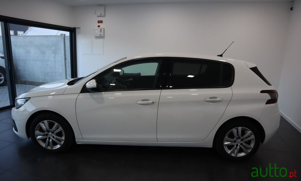 2018' Peugeot 308 photo #2