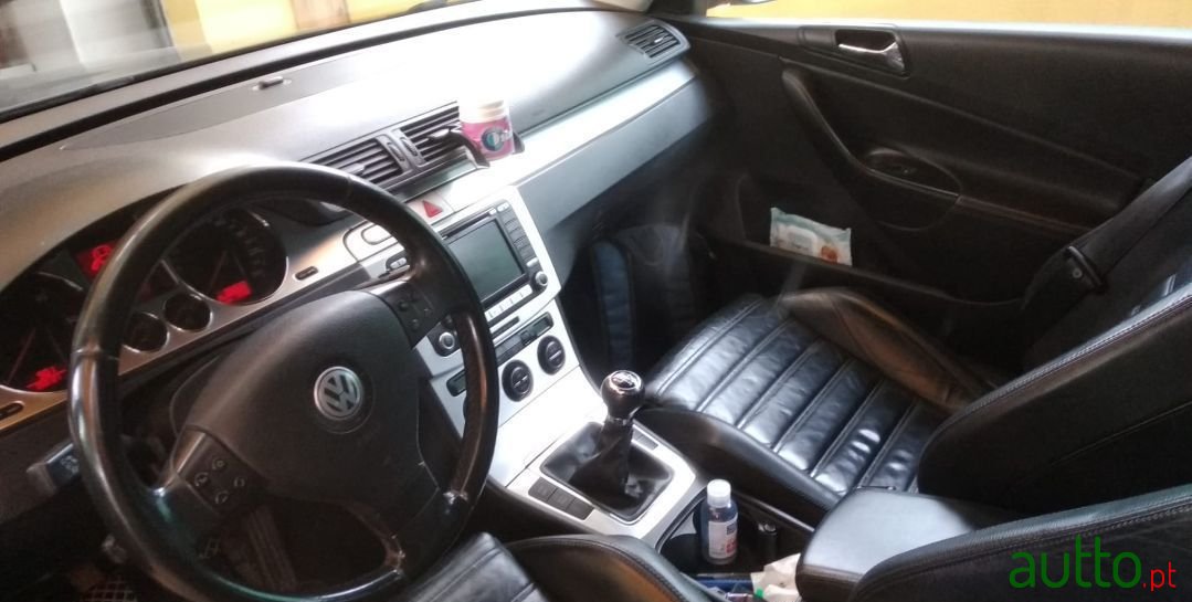 2007' Volkswagen Passat Variant photo #3