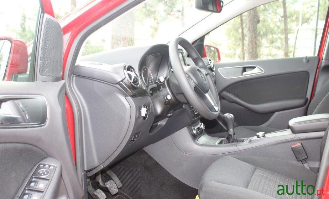 2014' Mercedes-Benz B-180 Blueefficiency photo #2