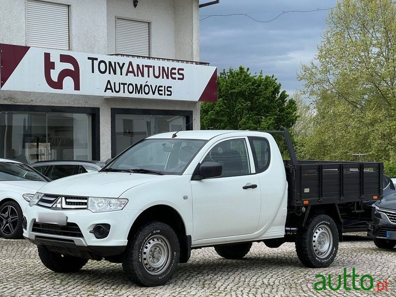 2015' Mitsubishi L200 photo #1