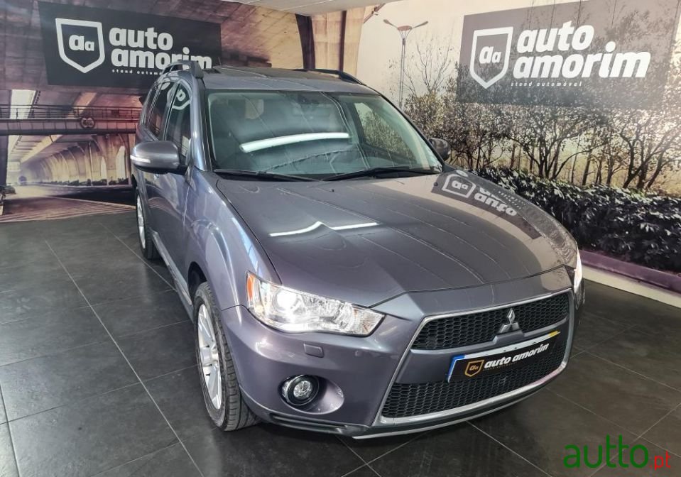 2011' Mitsubishi Outlander photo #3