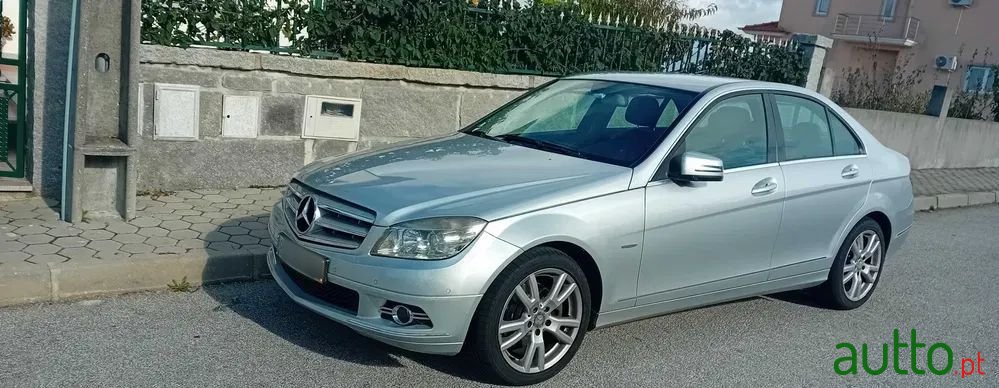2009' Mercedes-Benz Classe C photo #2