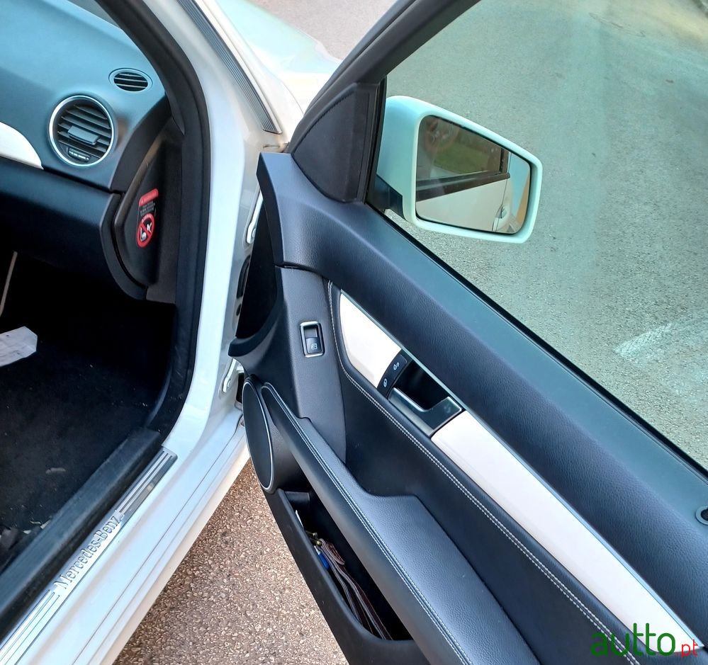 2012' Mercedes-Benz C 220 photo #2