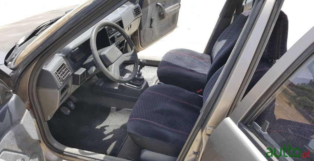 1989' Renault 19 photo #4