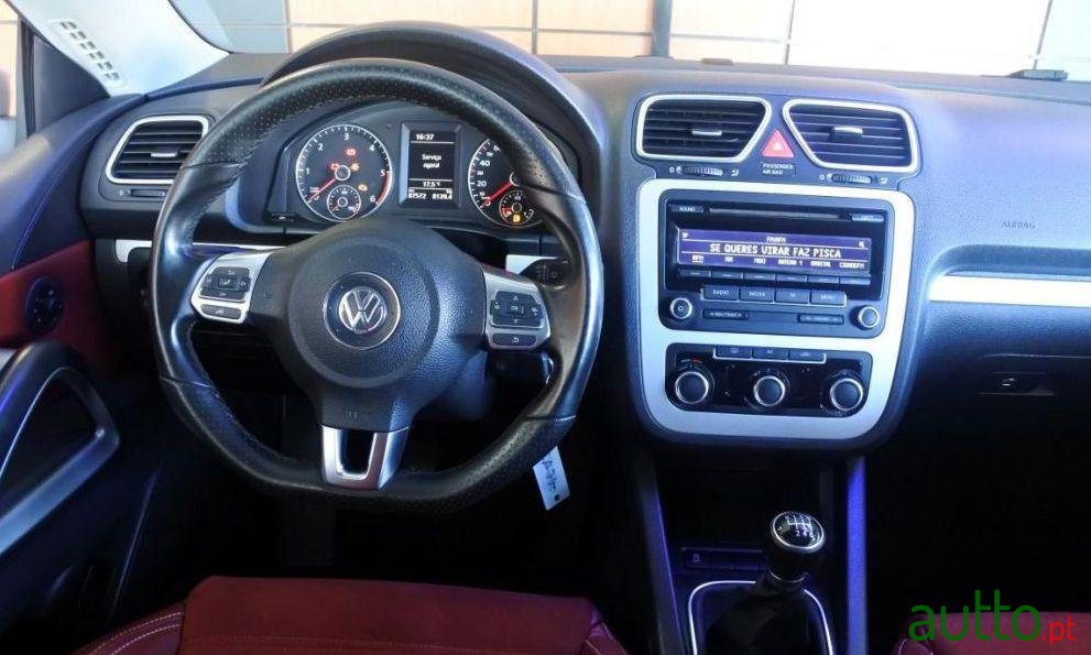 2011' Volkswagen Scirocco 2.0 Tdi R-Line photo #1